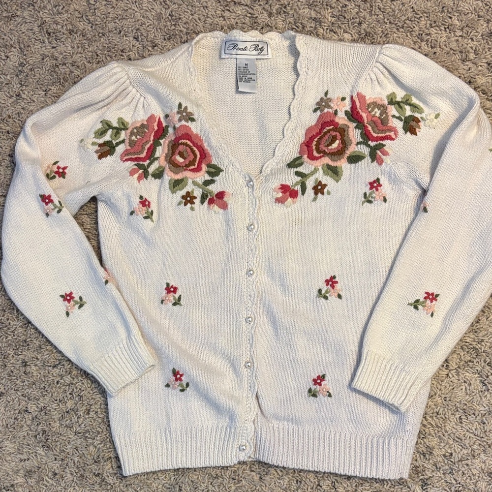 White Embroidered Floral Cottagecore Cardigan size M